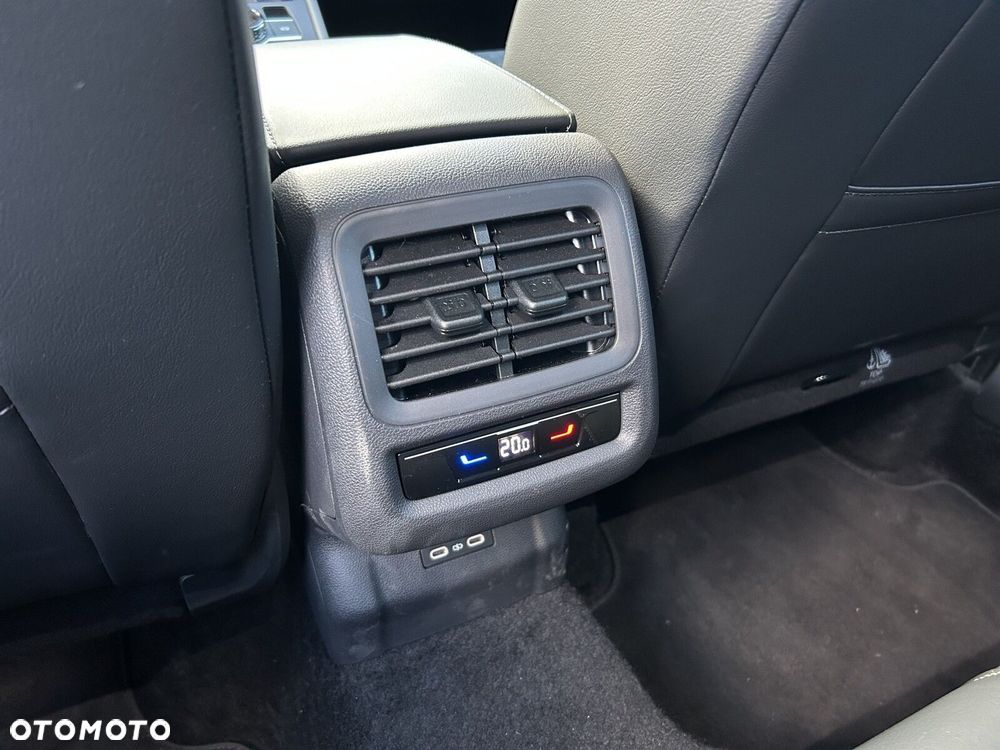 Volkswagen T-Roc - 29