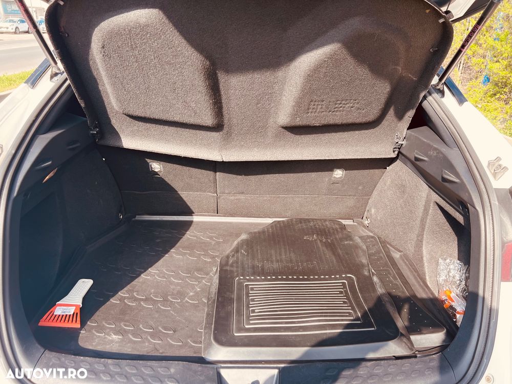 Toyota C-HR 1.8 HSD 122 CP 4x2 CVT C-lassy bi-tone - 9