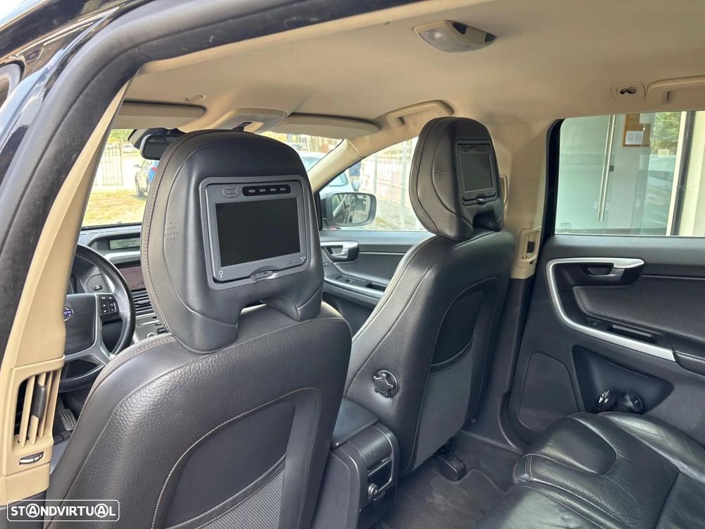 Volvo XC 60 2.4 D Drive Momentum - 19