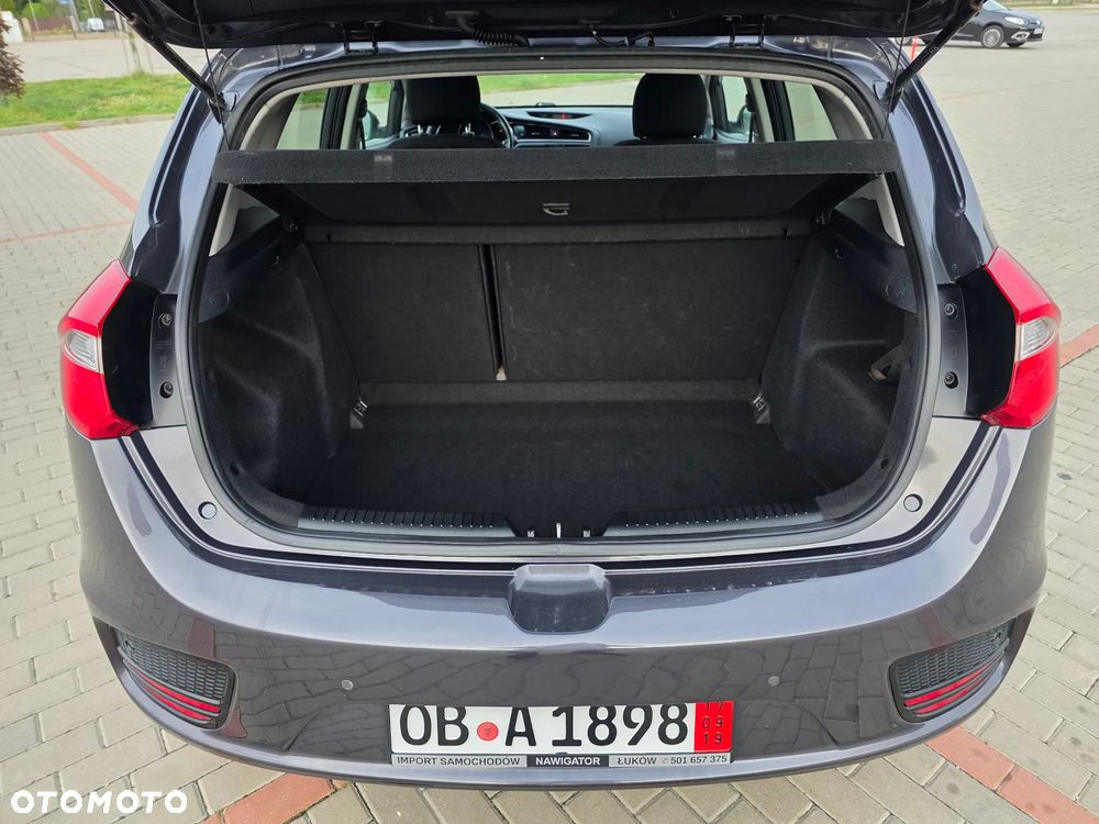 Kia Ceed - 13