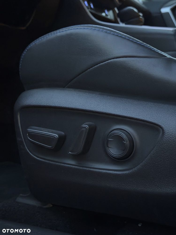 Toyota RAV4 2.5 Hybrid Black Edition by JBL 4x4 - 28