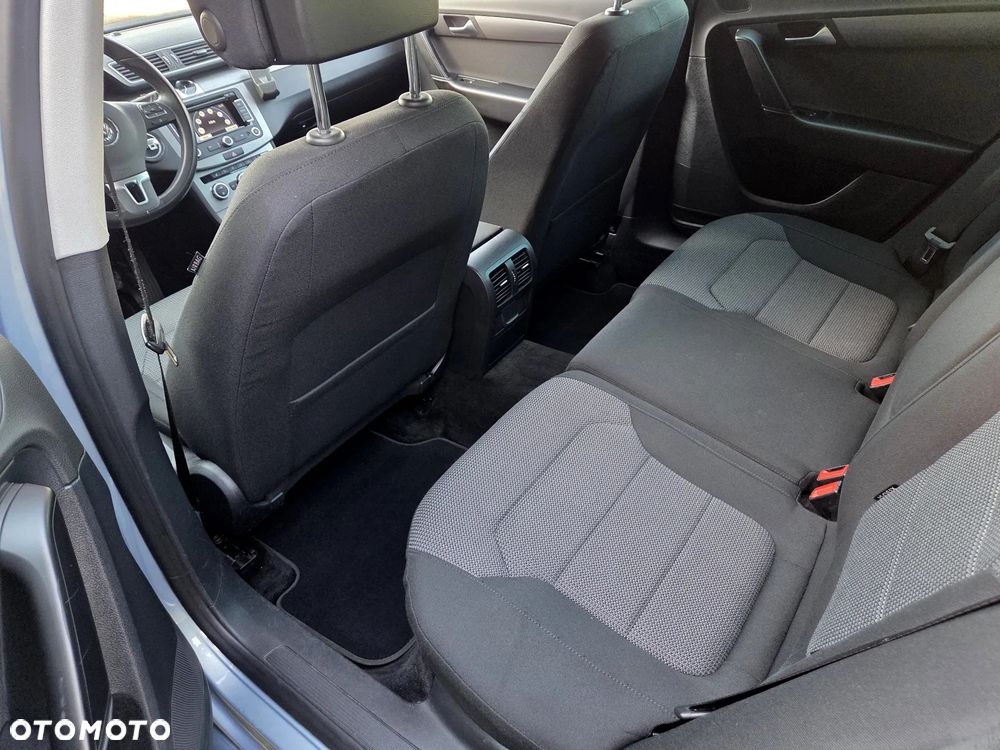 Volkswagen Passat - 17