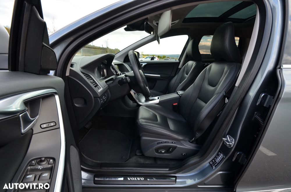 Volvo XC 60 D5 AWD Geartronic Summum - 28