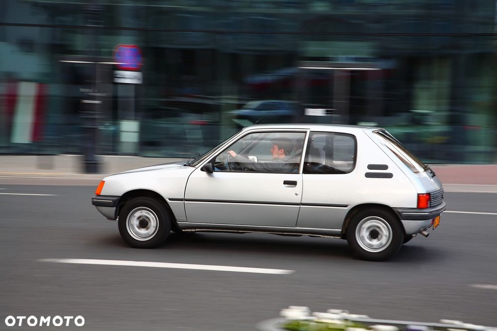Peugeot 205 - 1