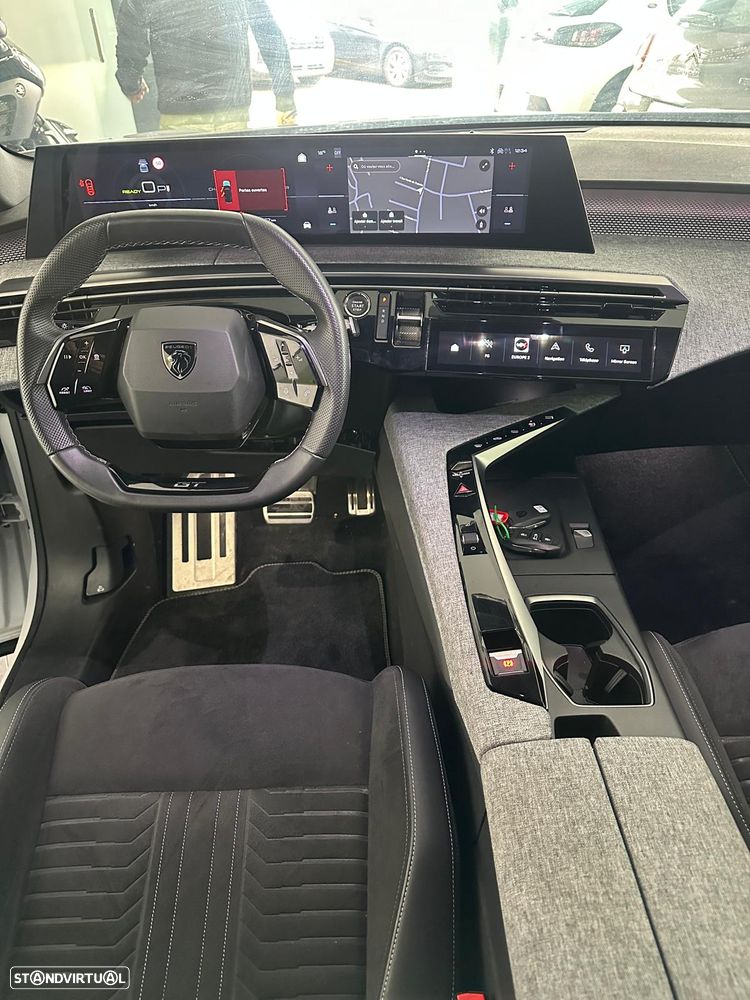 Peugeot E-5008 Allure - 12