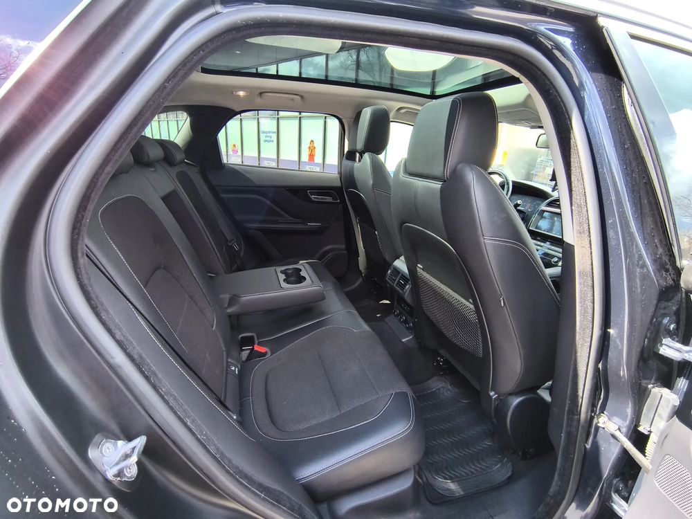 Jaguar F-Pace - 31