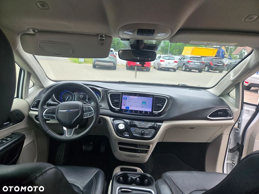 Chrysler Pacifica - 17