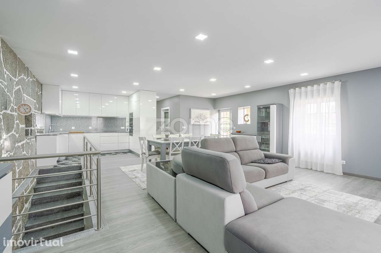 Moradia em Pedra Renovada com charme único - Grande imagem: 5/44