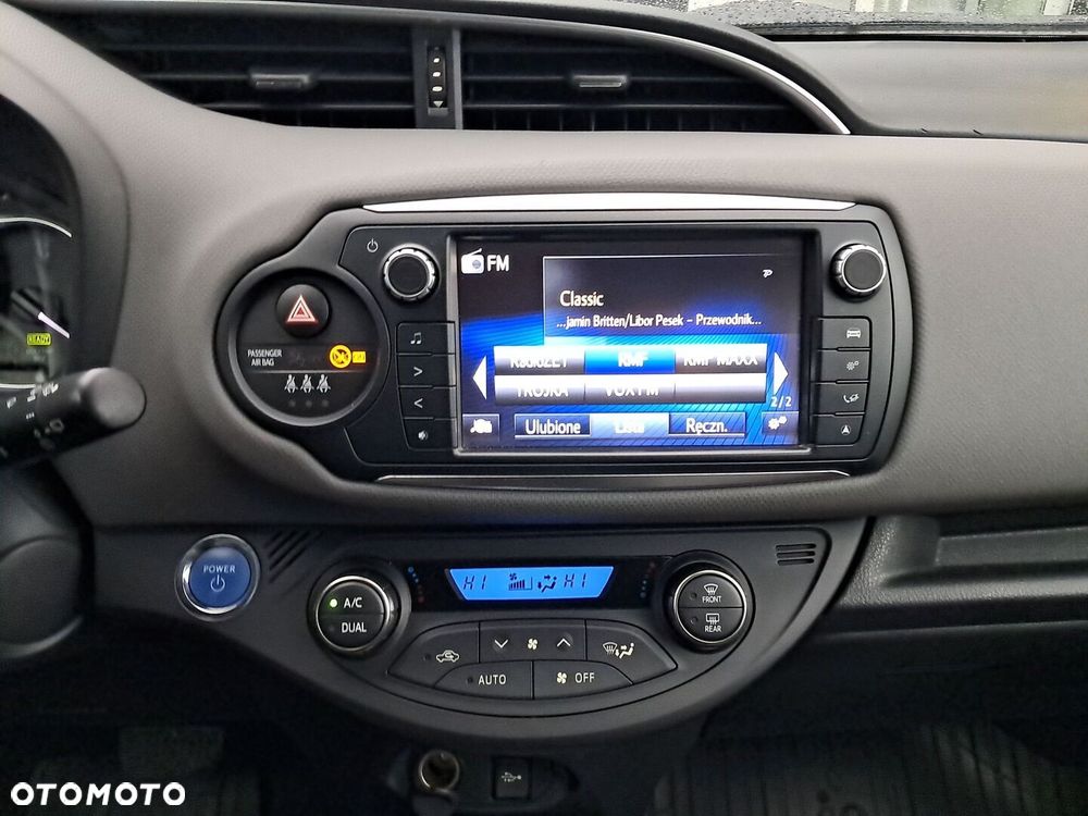 Toyota Yaris Hybrid 100 Premium - 24