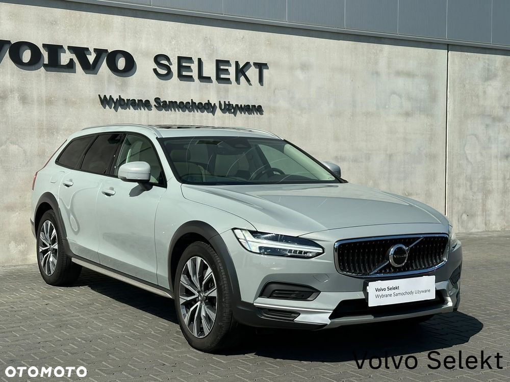 Volvo V90 Cross Country - 12