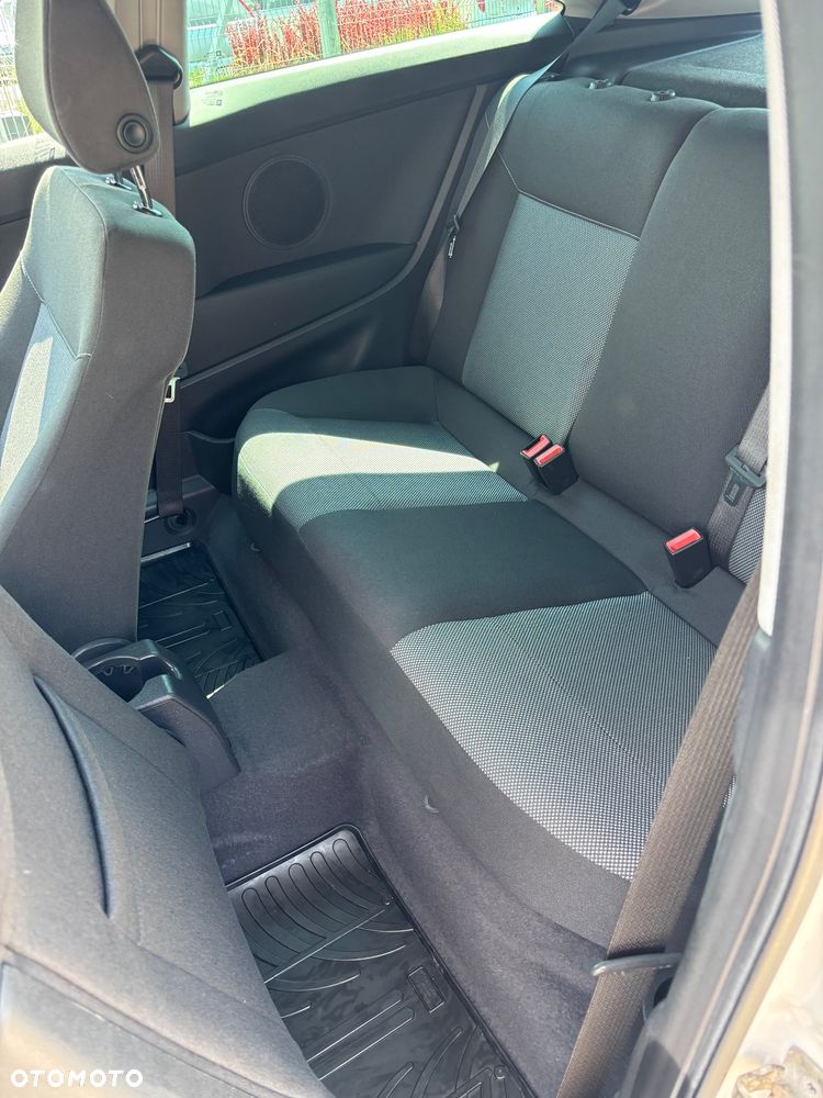 Opel Astra 1.6 Black&White - 23