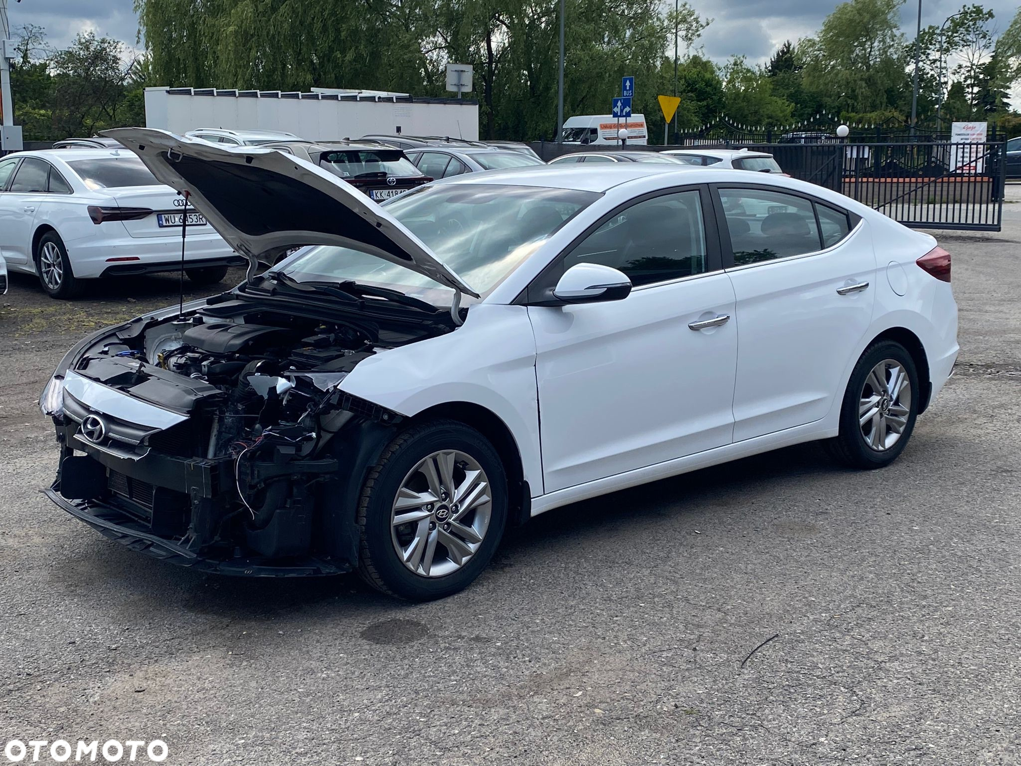 Hyundai Elantra 1.6 Comfort - 11