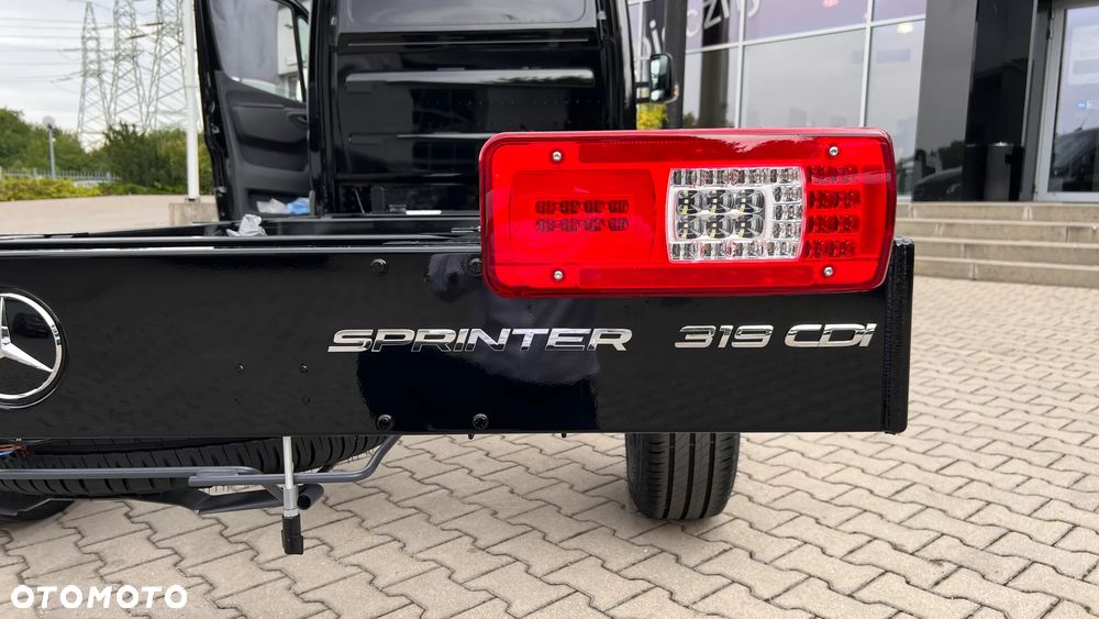 Mercedes-Benz Sprinter 319 CDI - 24