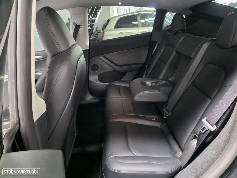 Tesla Model Y Long Range Dual Motor AWD - 14