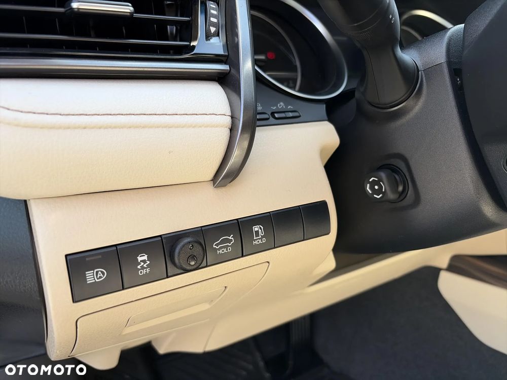 Toyota Camry 2.5 Hybrid Executive CVT - 15