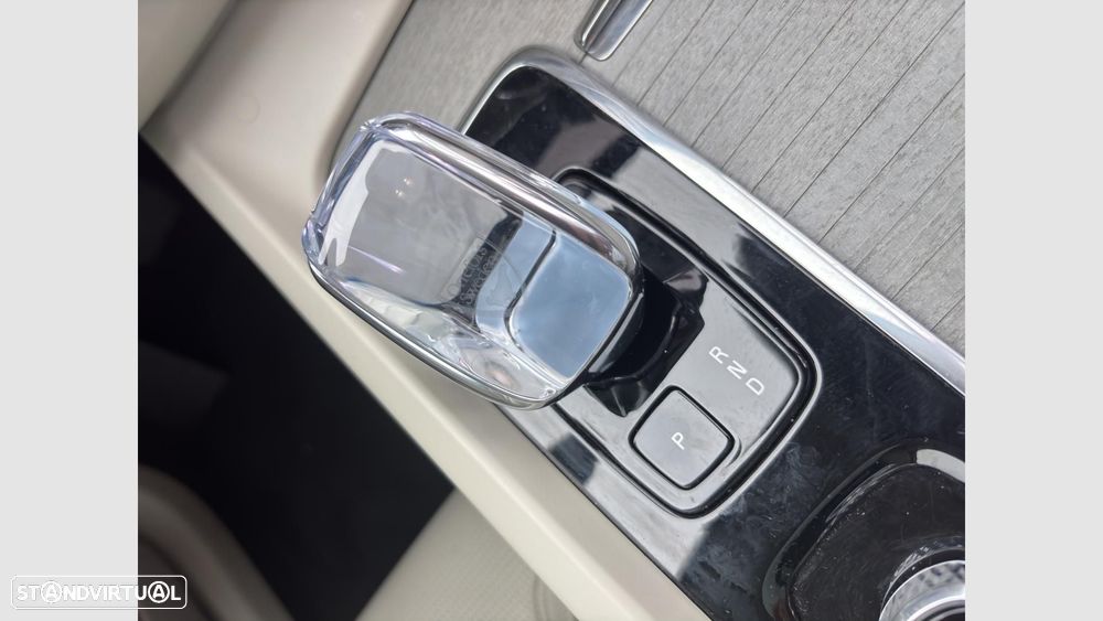 Volvo XC 60 2.0 T6 PHEV Ultra Dark AWD - 19