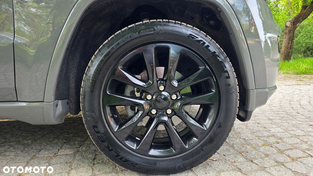 Jeep Grand Cherokee - 23