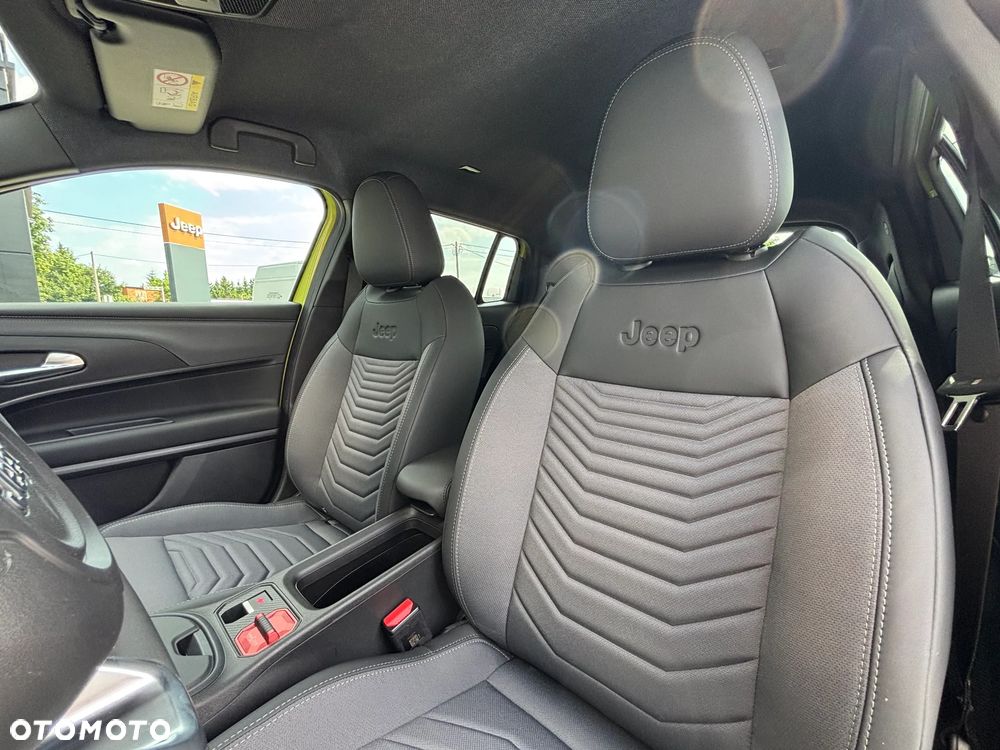 Jeep Avenger 1.2 T3 mHEV Summit FWD eDCT6 - 27
