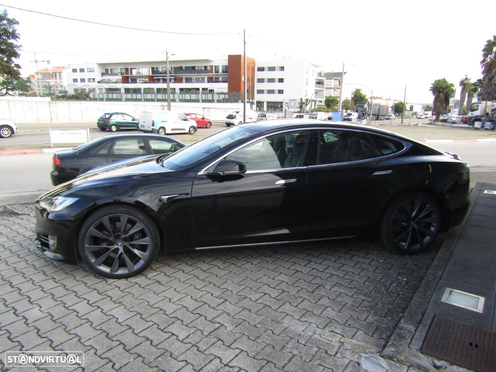 Tesla Model S - 10