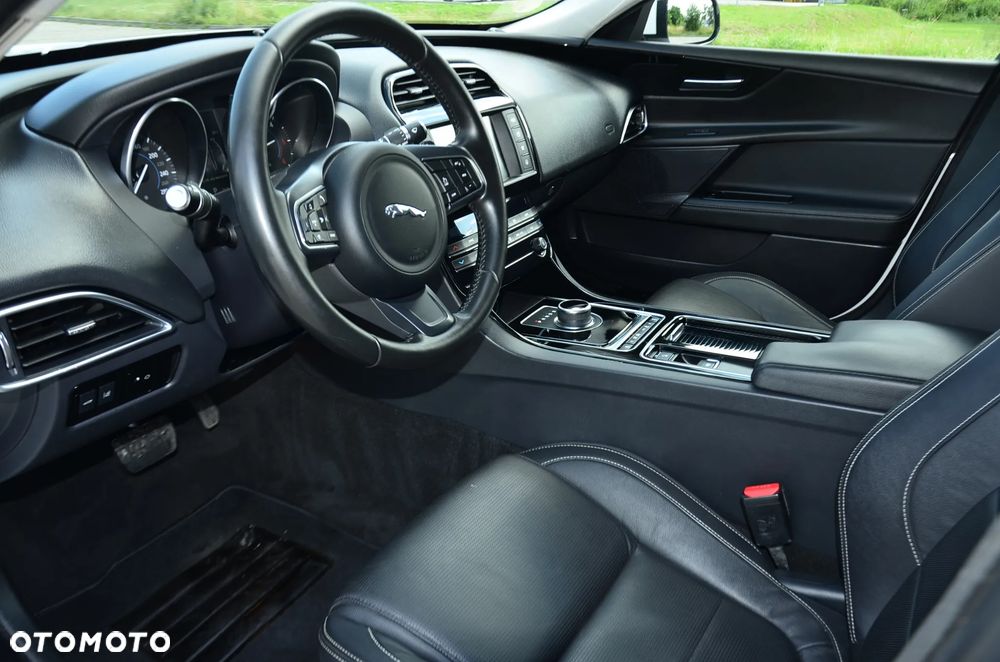 Jaguar XE 2.0 D Prestige - 20