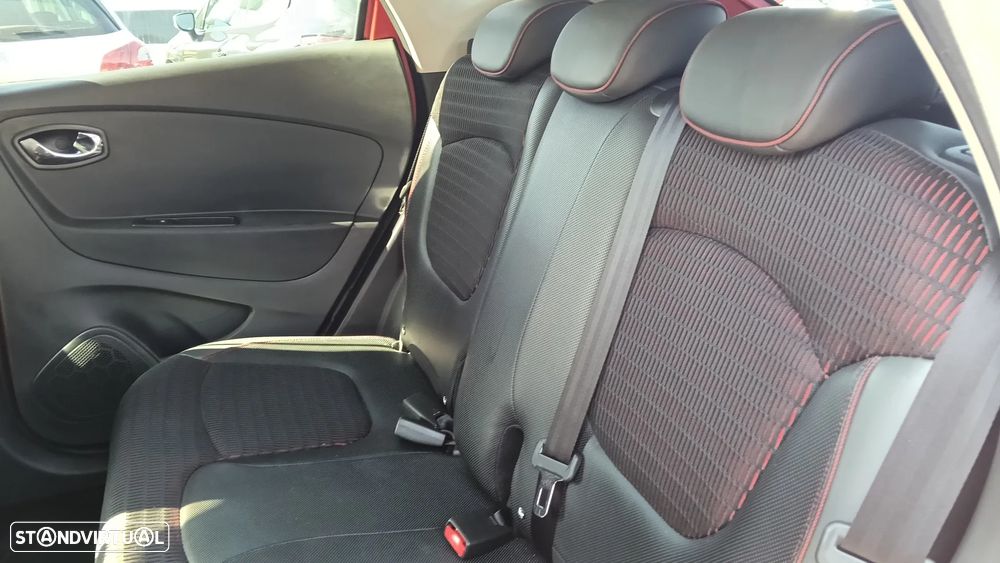 Renault Captur 1.5 dCi Helly Hansen - 17