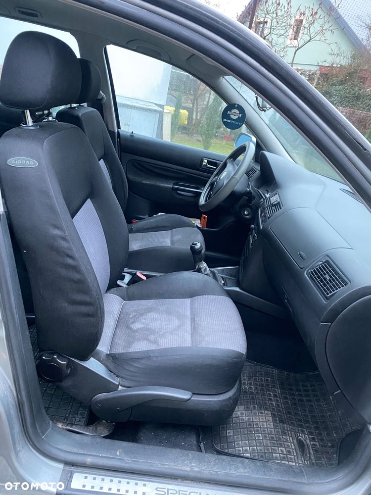 Volkswagen Golf 1.6 Basis - 12