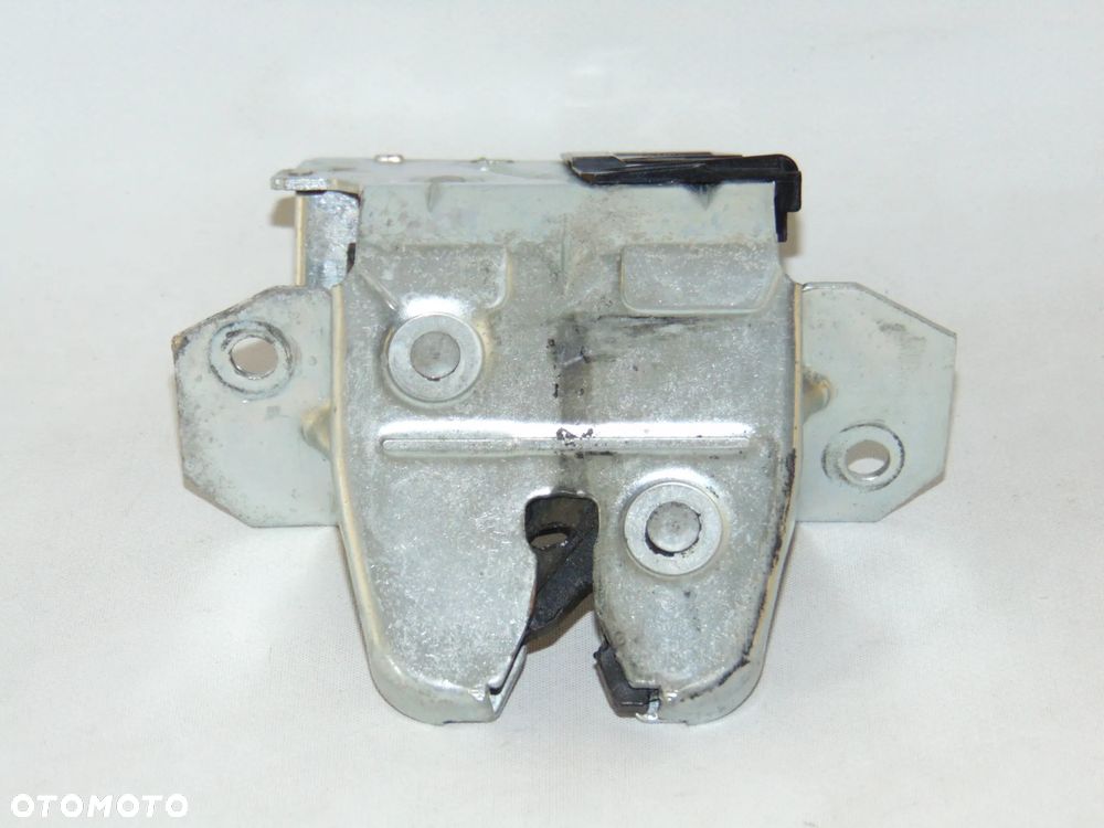 Zamek tylny klapy bagażnika Mercedes W414 Vaneo 01-05r - 5