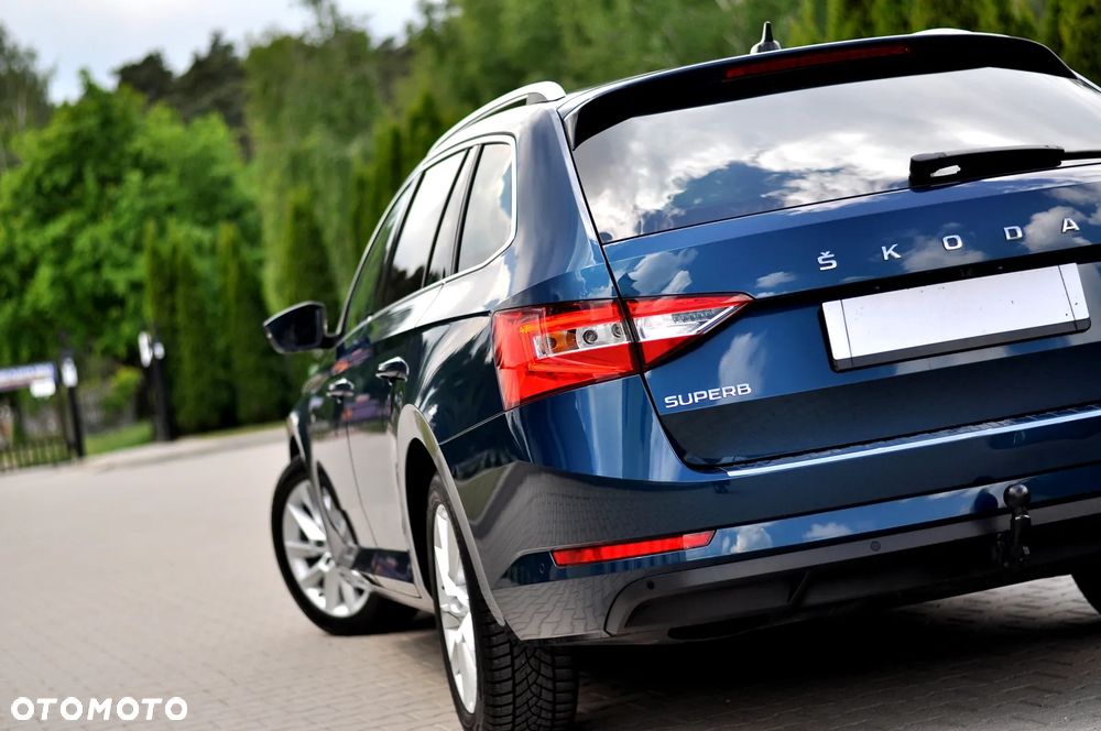 Skoda Superb 2.0 TDI DSG Premium Edition - 22
