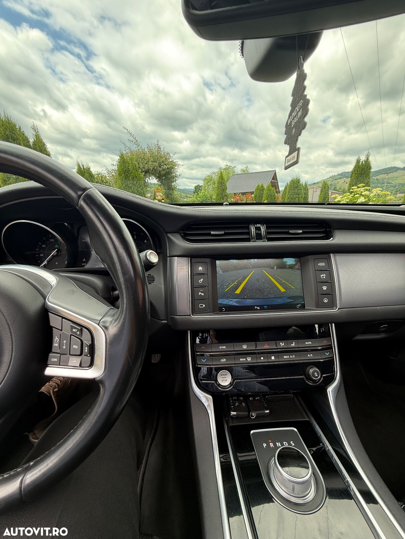 Jaguar XF 20d RWD R-Sport - 14