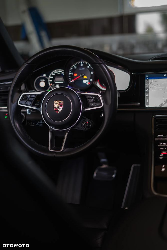 Porsche Panamera - 24