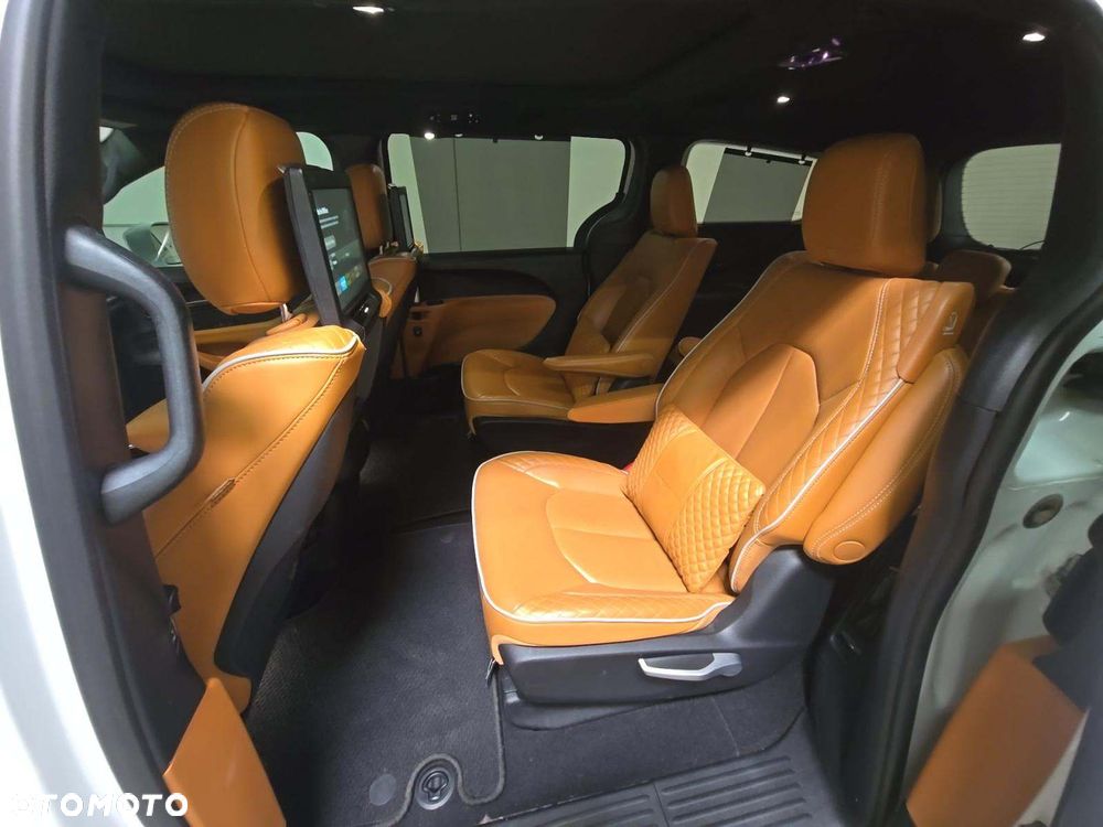 Chrysler Pacifica - 10
