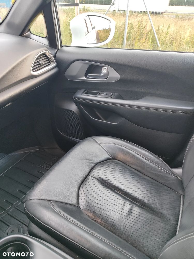 Chrysler Pacifica - 32