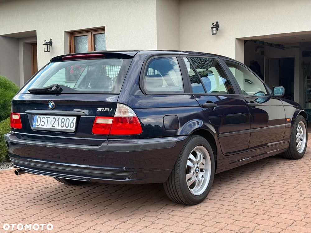 BMW Seria 3 318i - 4