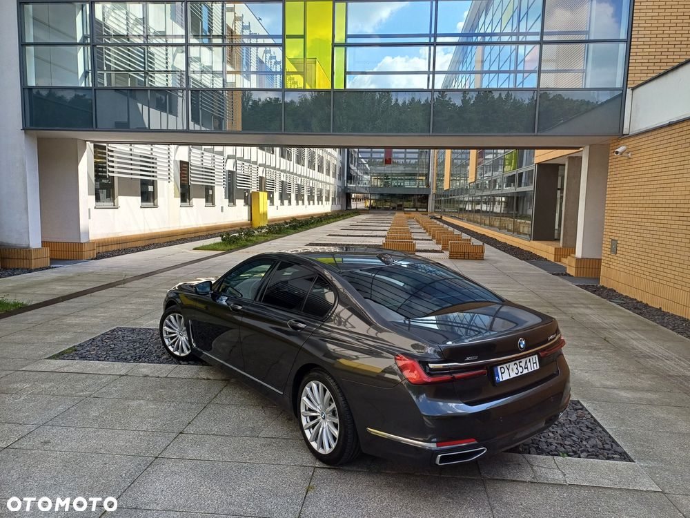 BMW Seria 7 740d xDrive - 14