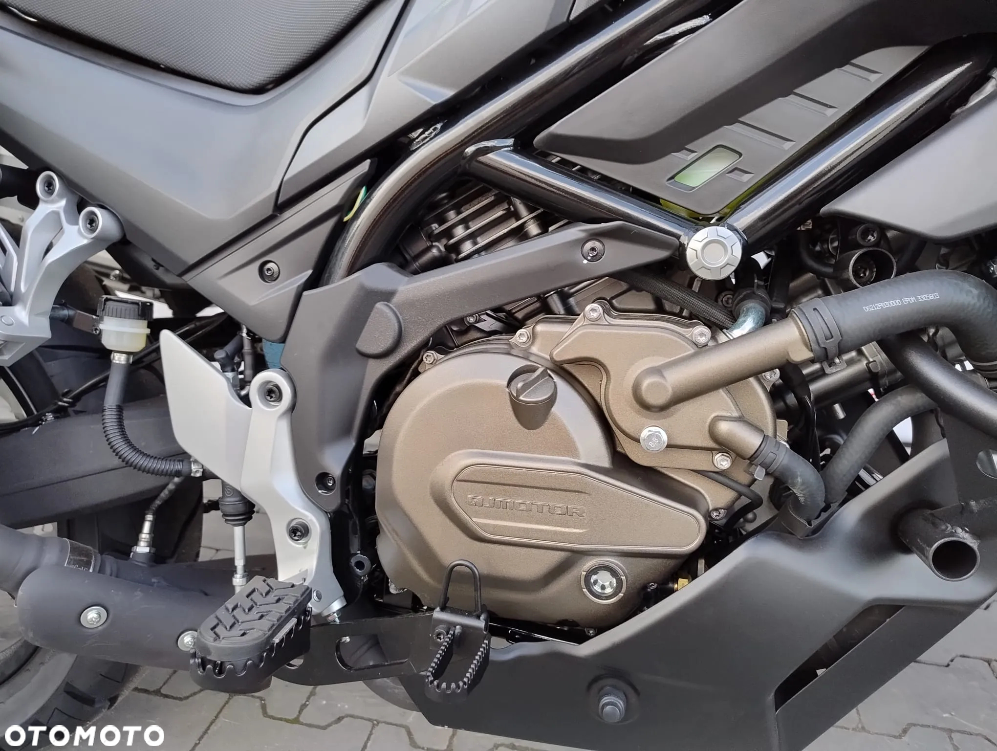 QJMOTOR SVT 650 - 24