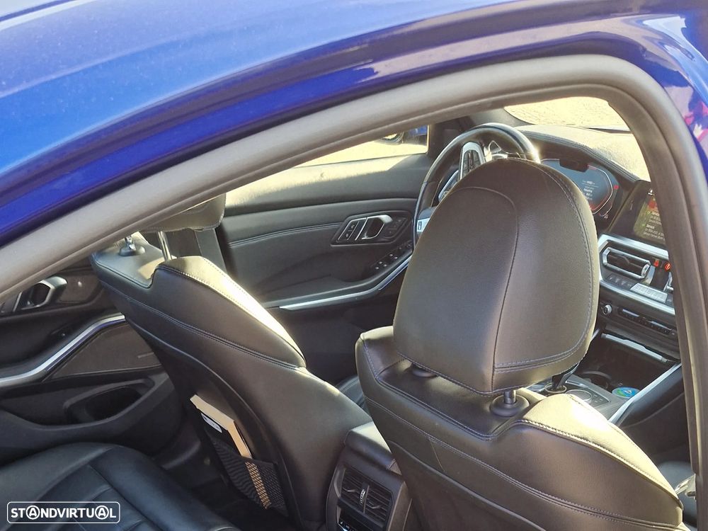 BMW 330 i Pack M Auto - 43