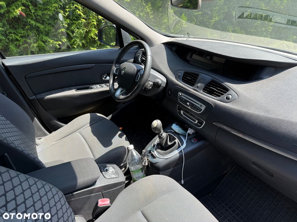 Renault Grand Scenic - 12