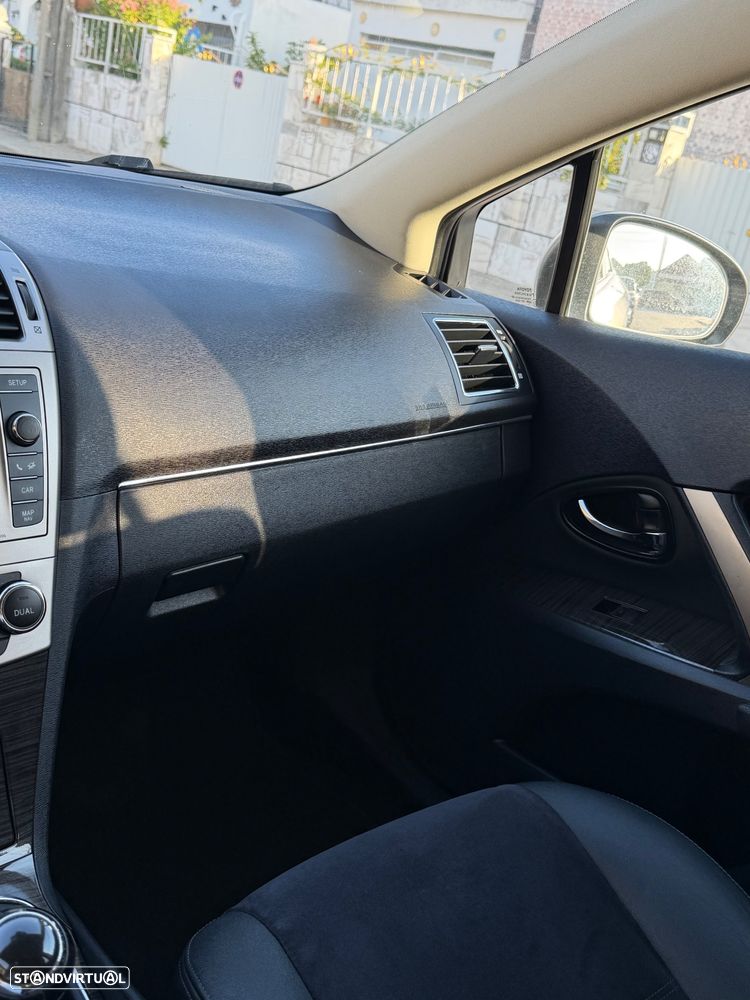 Toyota Avensis SW 2.0 D-4D Luxury+GPS - 18