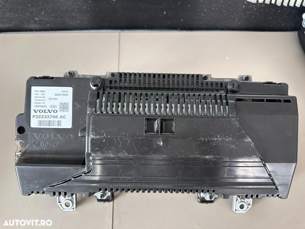Ceasuri de bord 50,000KM Volvo XC60 32233788 - 2