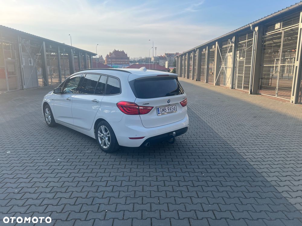 BMW Seria 2 218d xDrive - 9