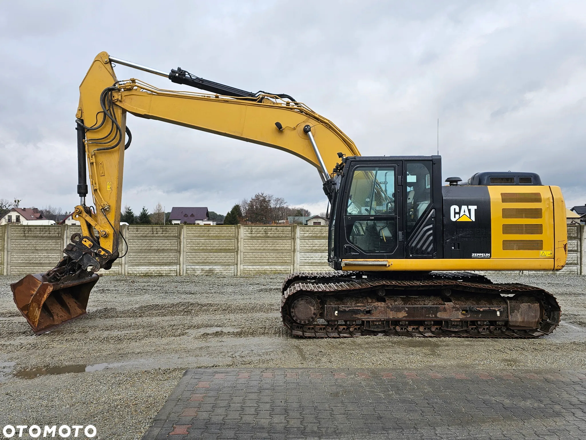Caterpillar 320 FL, 2017 ROK, 8500 MTH - 2