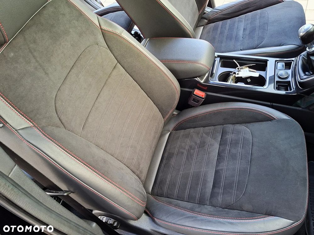 Ford Kuga 1.5 EcoBoost 2x4 ST-Line - 22