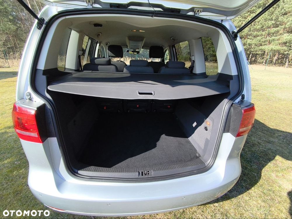 Volkswagen Touran 1.6 TDI DPF BlueMotion Technology DSG Comfortline - 20