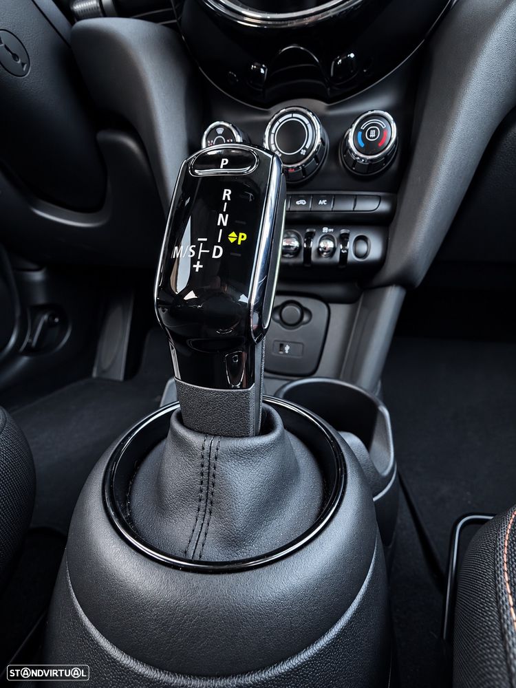 MINI 5 Portas Cooper D Auto - 9