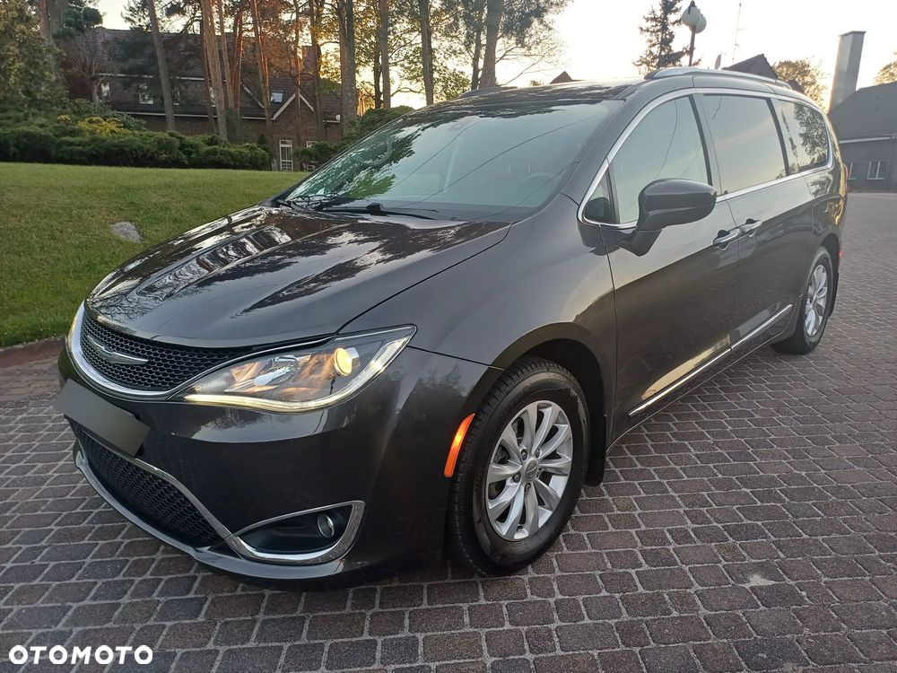 Chrysler Pacifica - 2