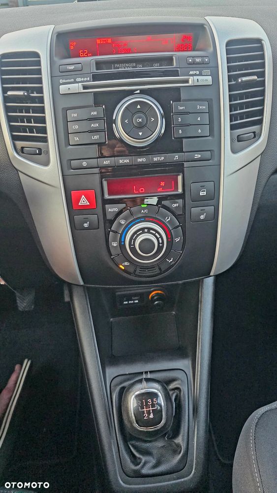 Kia Venga 1.6 L - 11