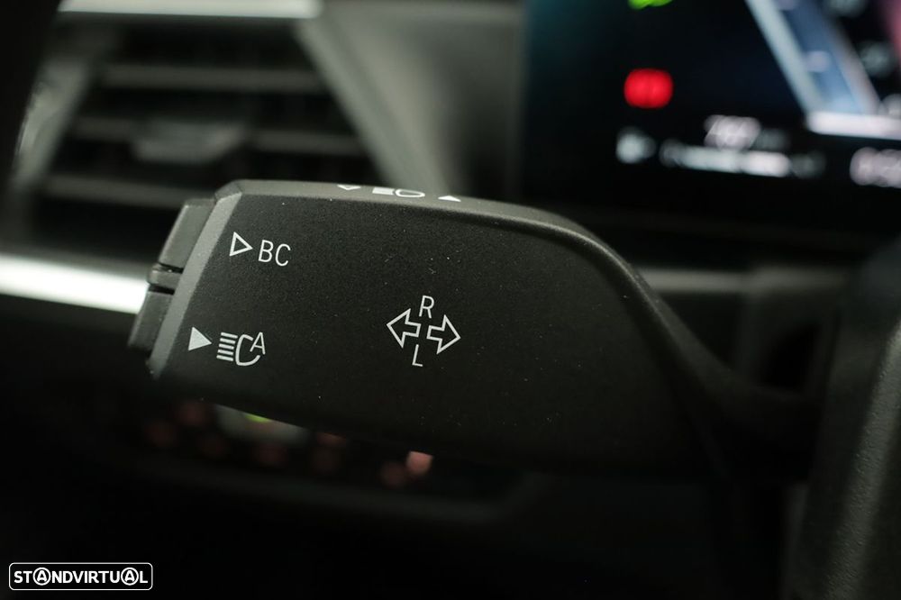BMW 320 d Pack Desportivo M Auto - 16