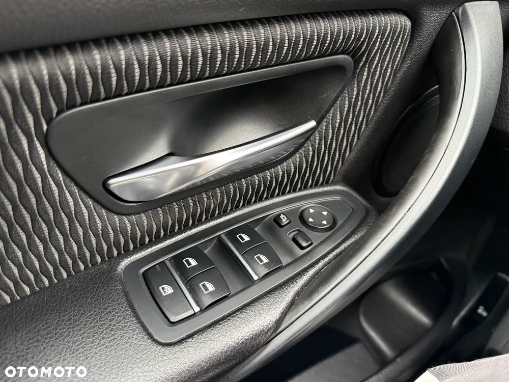 BMW Seria 3 318d Edition M Sport Shadow - 20