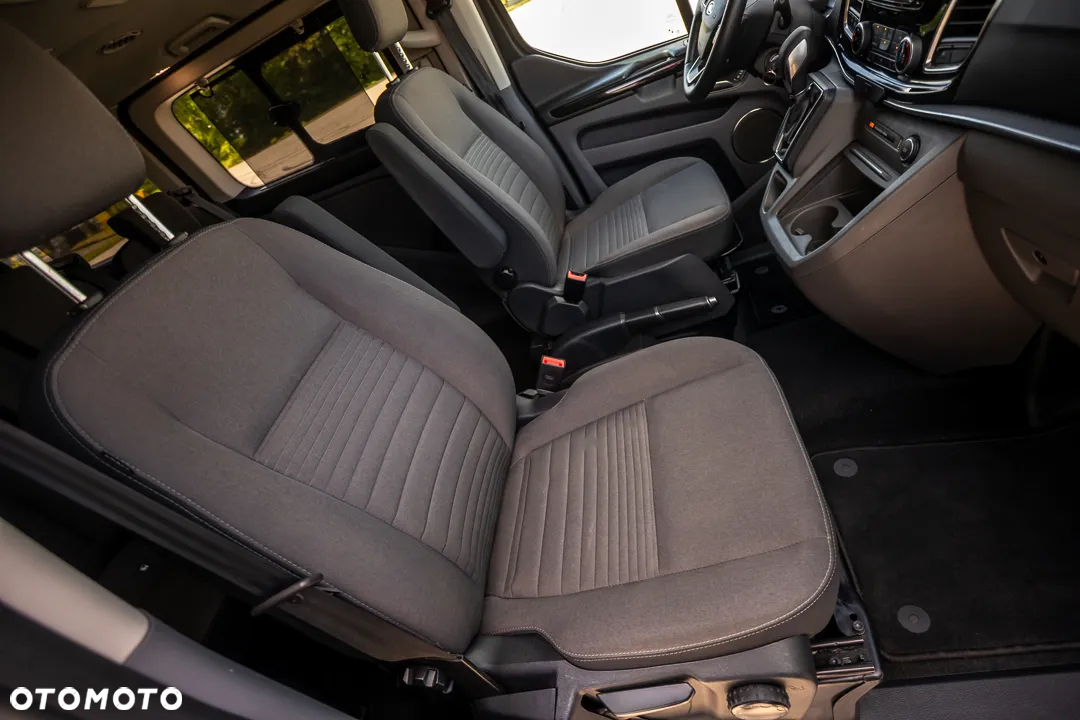 Ford Tourneo Custom 320 L2H1 VA Autm Titanium - 36