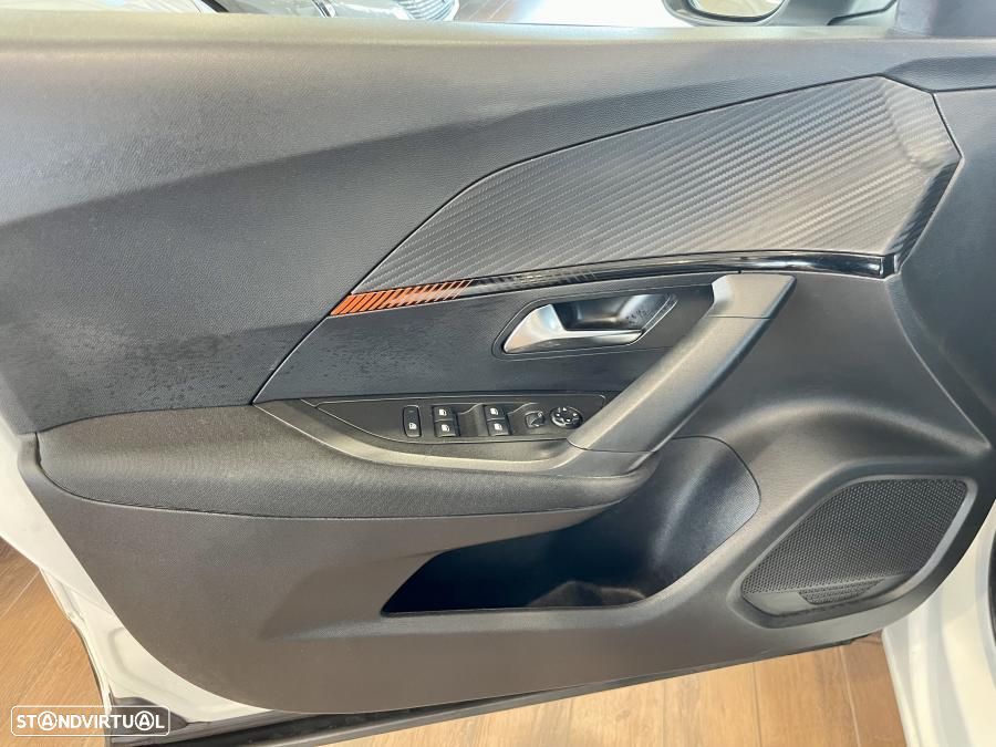 Peugeot 2008 1.2 PureTech Active Pack EAT8 - 24